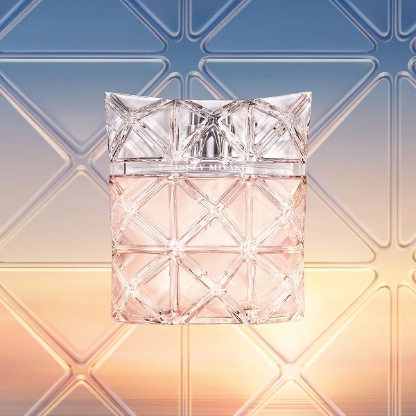 Issey Miyake Lumiere D'Issey 30ml Eau De Parfum Spray - Image 3