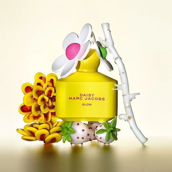 Marc Jacobs Daisy Glow 50ml Eau De Toilette Spray - Image 3